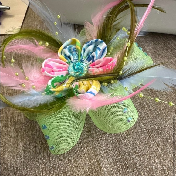 Cheek to cheek fascinator - Picture 3 of 3